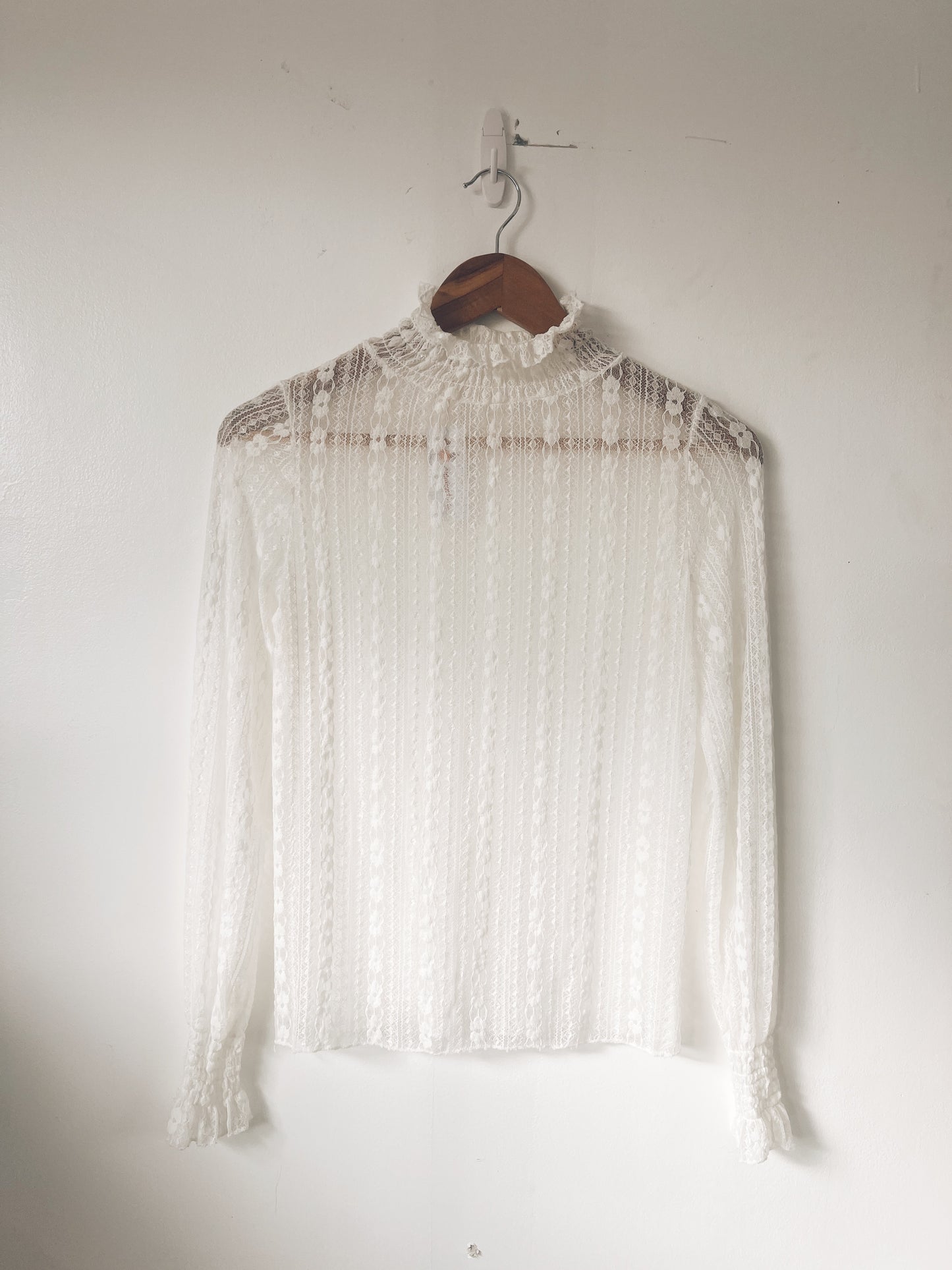 White Floral Lace Long Sleeve Blouse