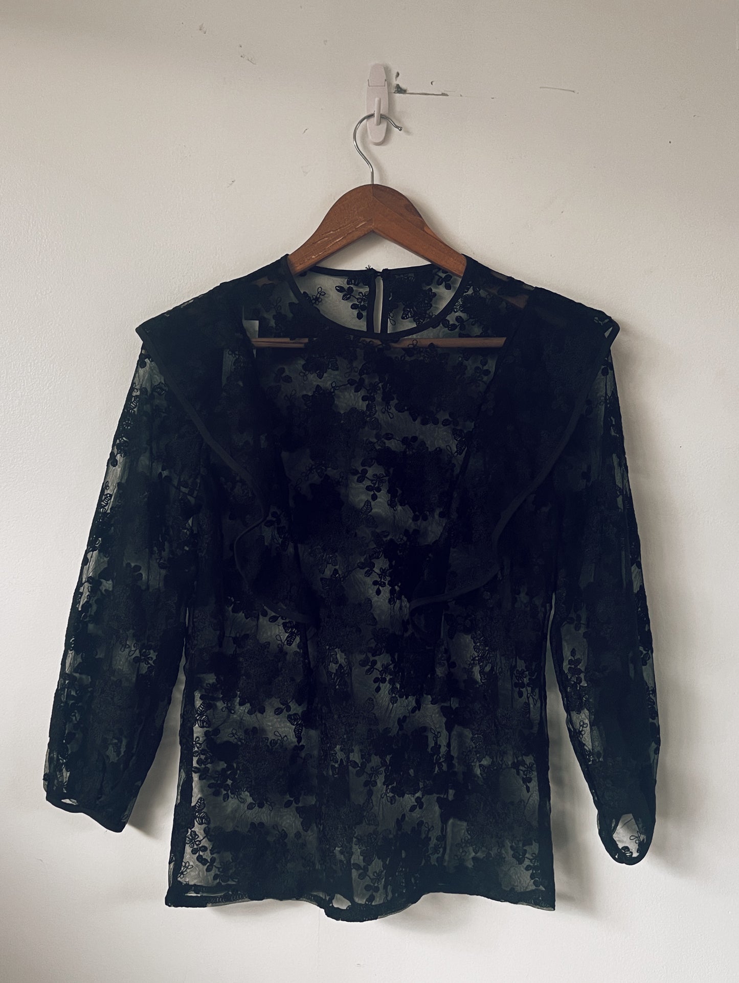 Black Dainty Floral Lace Long Sleeve Blouse