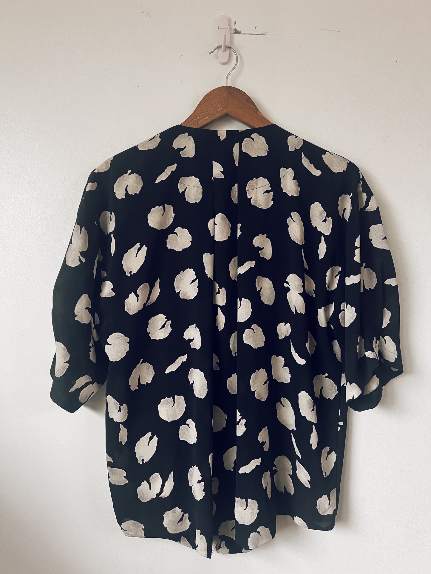 Blue Abstract Print Open Short Sleeve Top