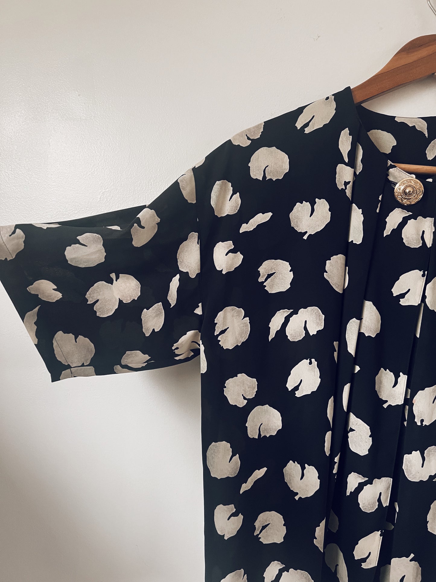 Blue Abstract Print Open Short Sleeve Top