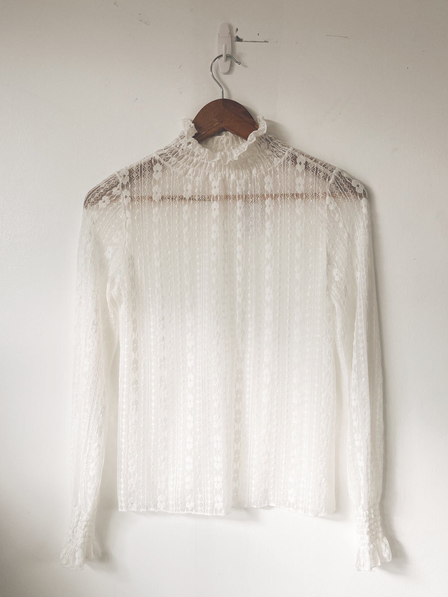 White Floral Lace Long Sleeve Blouse