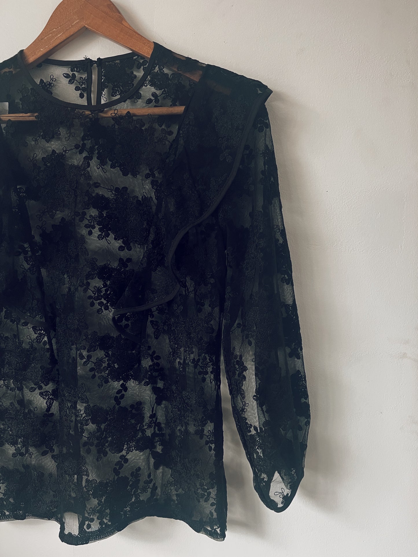 Black Dainty Floral Lace Long Sleeve Blouse